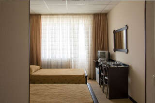 Гостиница Россия Нальчик Стандартный двухместный номер с 1 кроватью или 2 отдельными кроватями-1